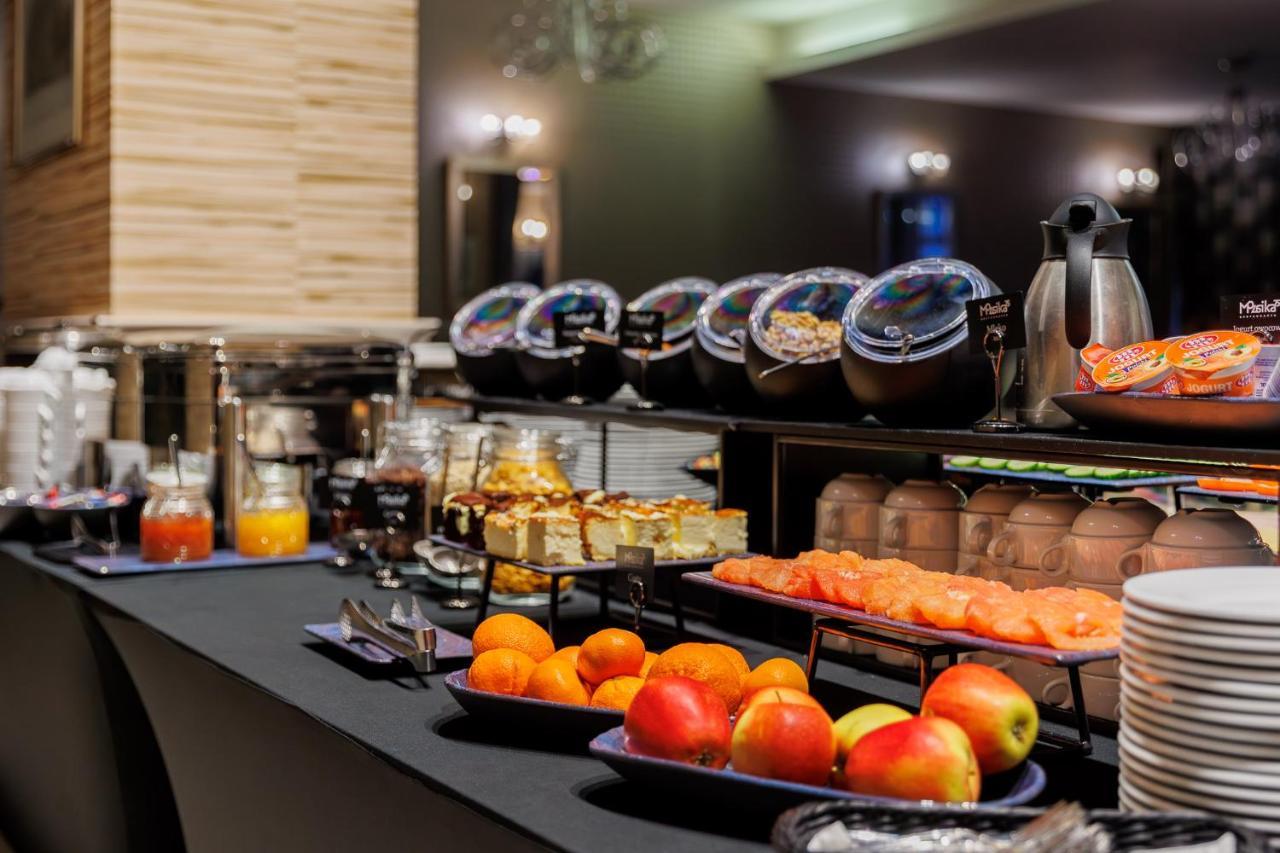 Hotel Tarnovia Tarnow Luaran gambar