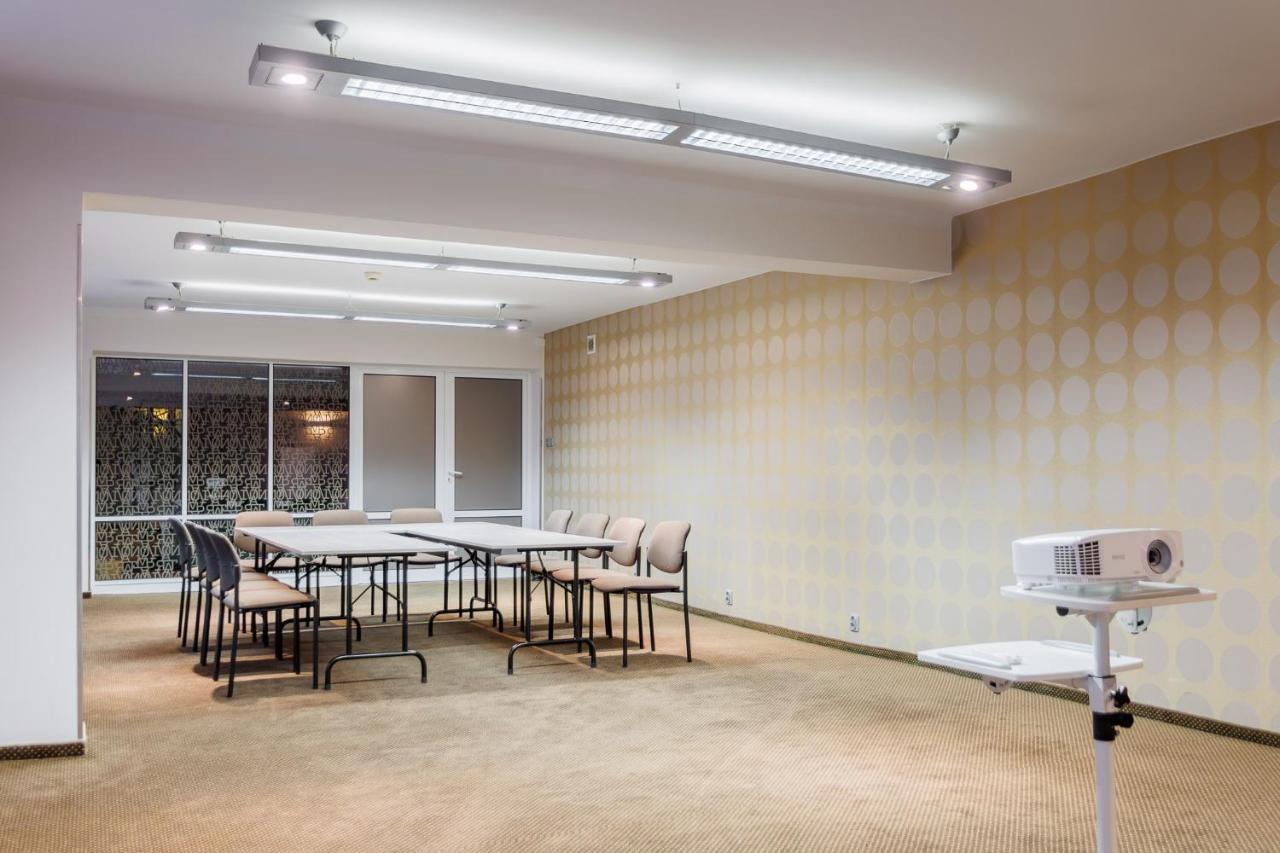 Hotel Tarnovia Tarnow Luaran gambar
