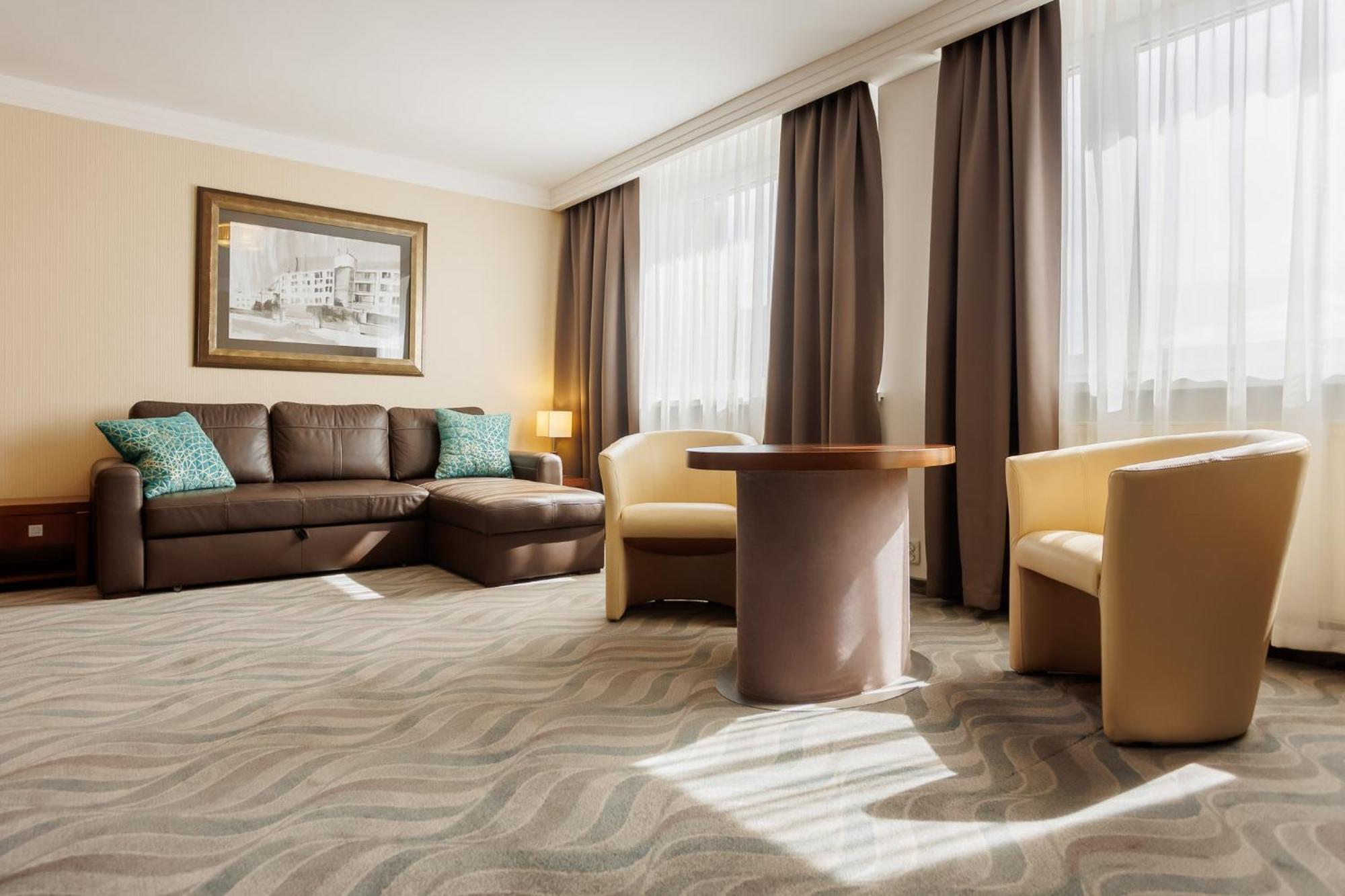 Hotel Tarnovia Tarnow Luaran gambar