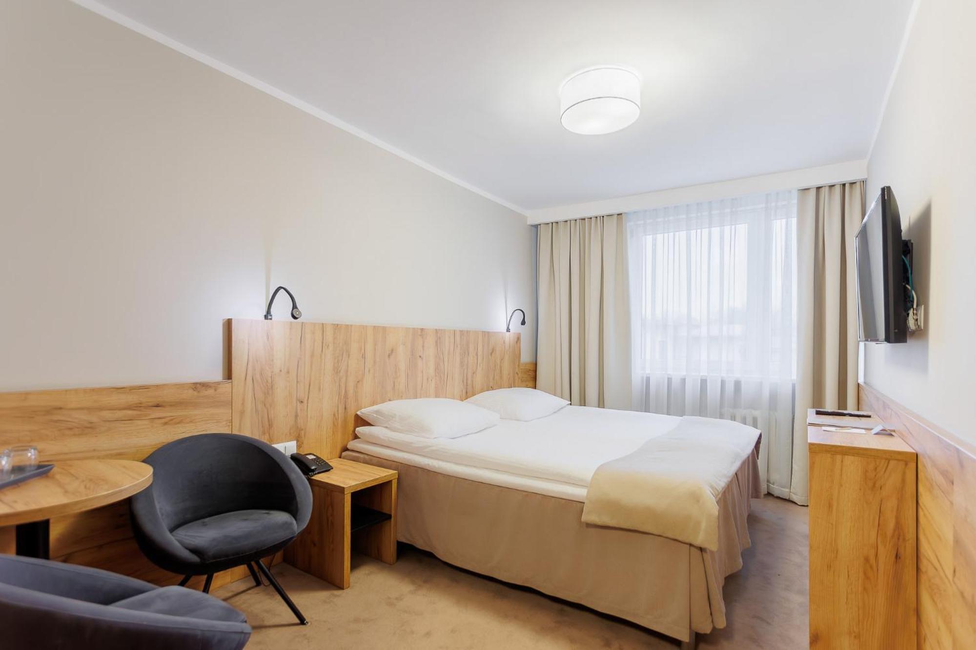 Hotel Tarnovia Tarnow Luaran gambar