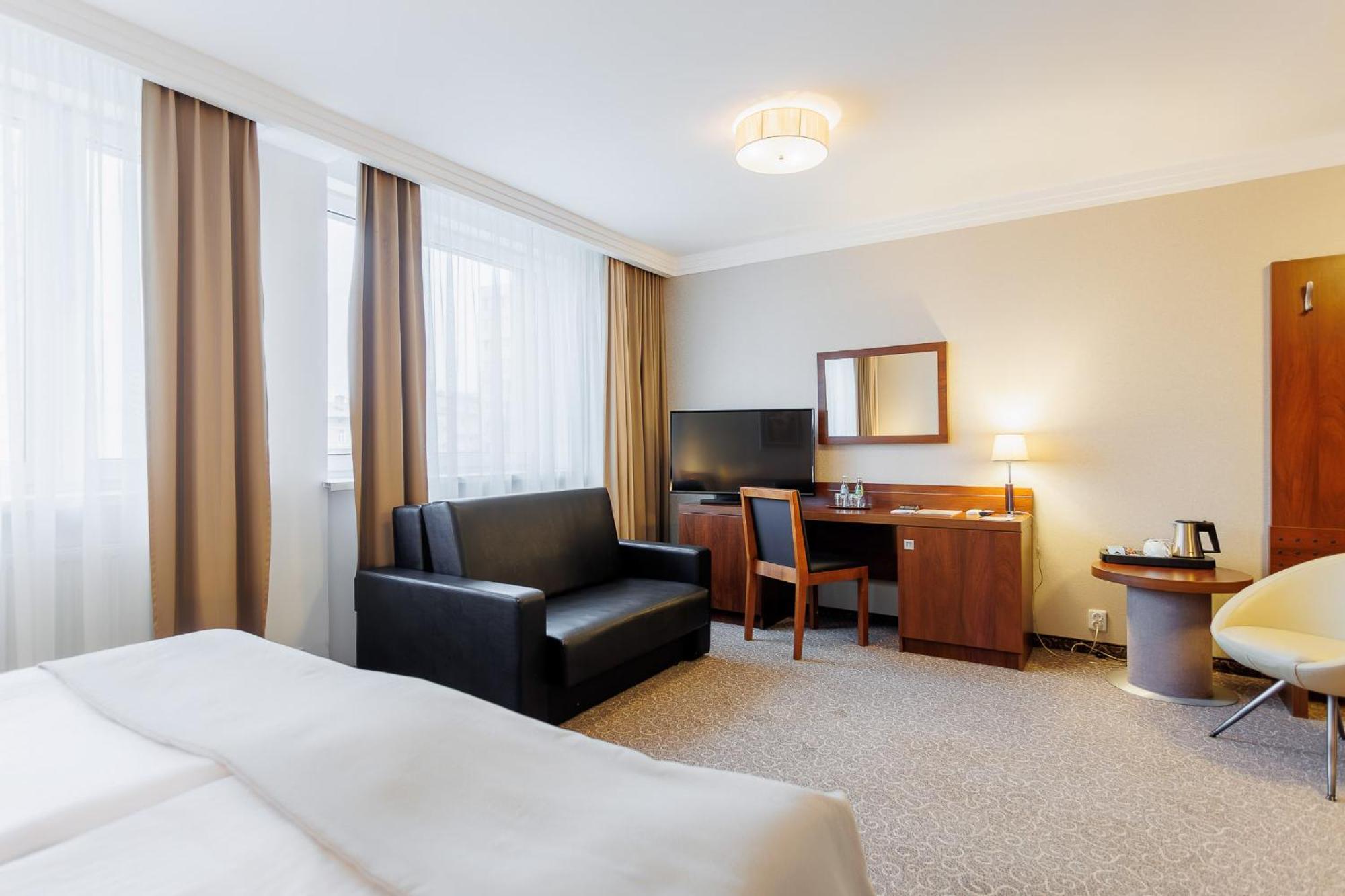 Hotel Tarnovia Tarnow Luaran gambar