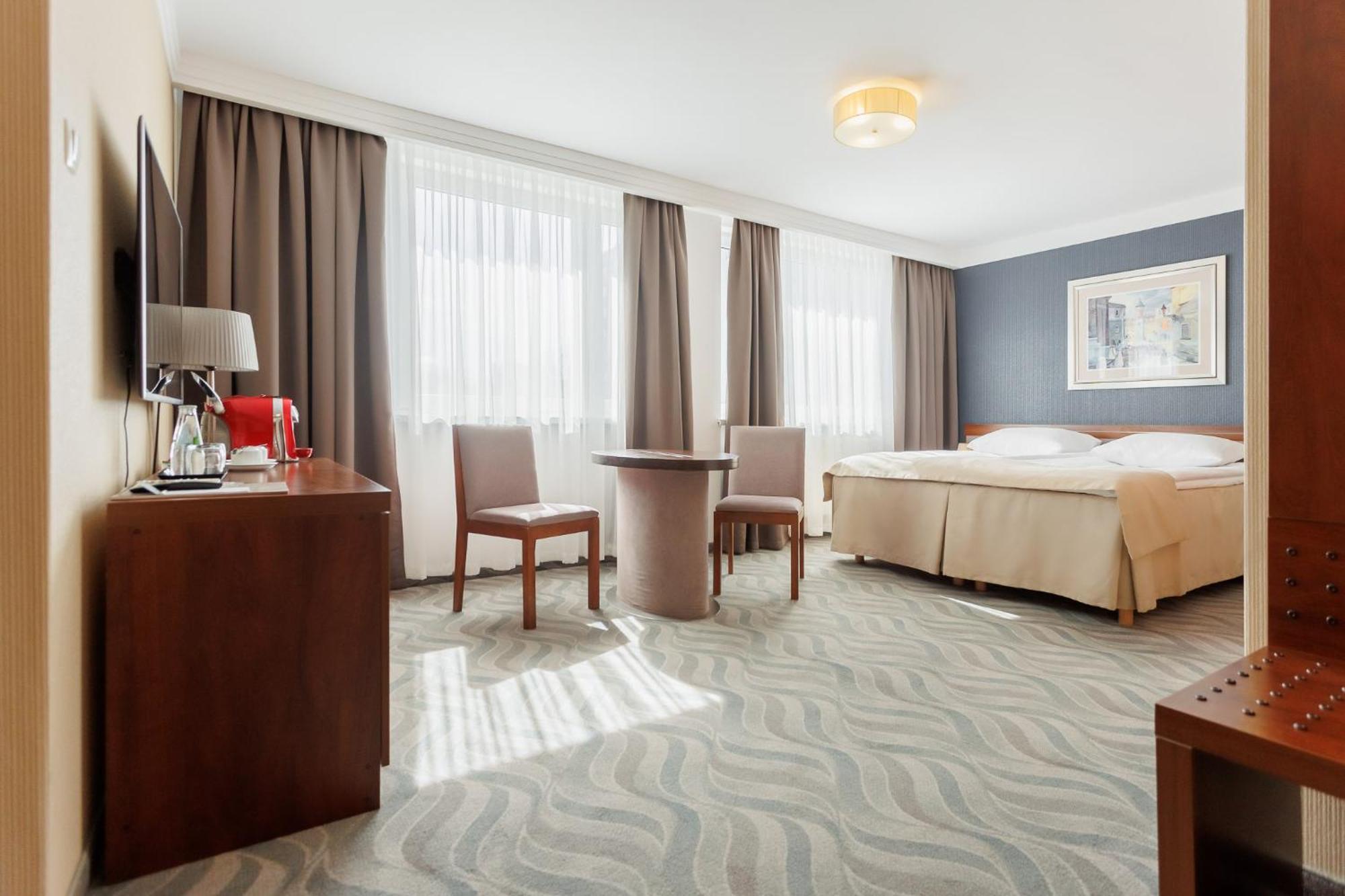 Hotel Tarnovia Tarnow Luaran gambar