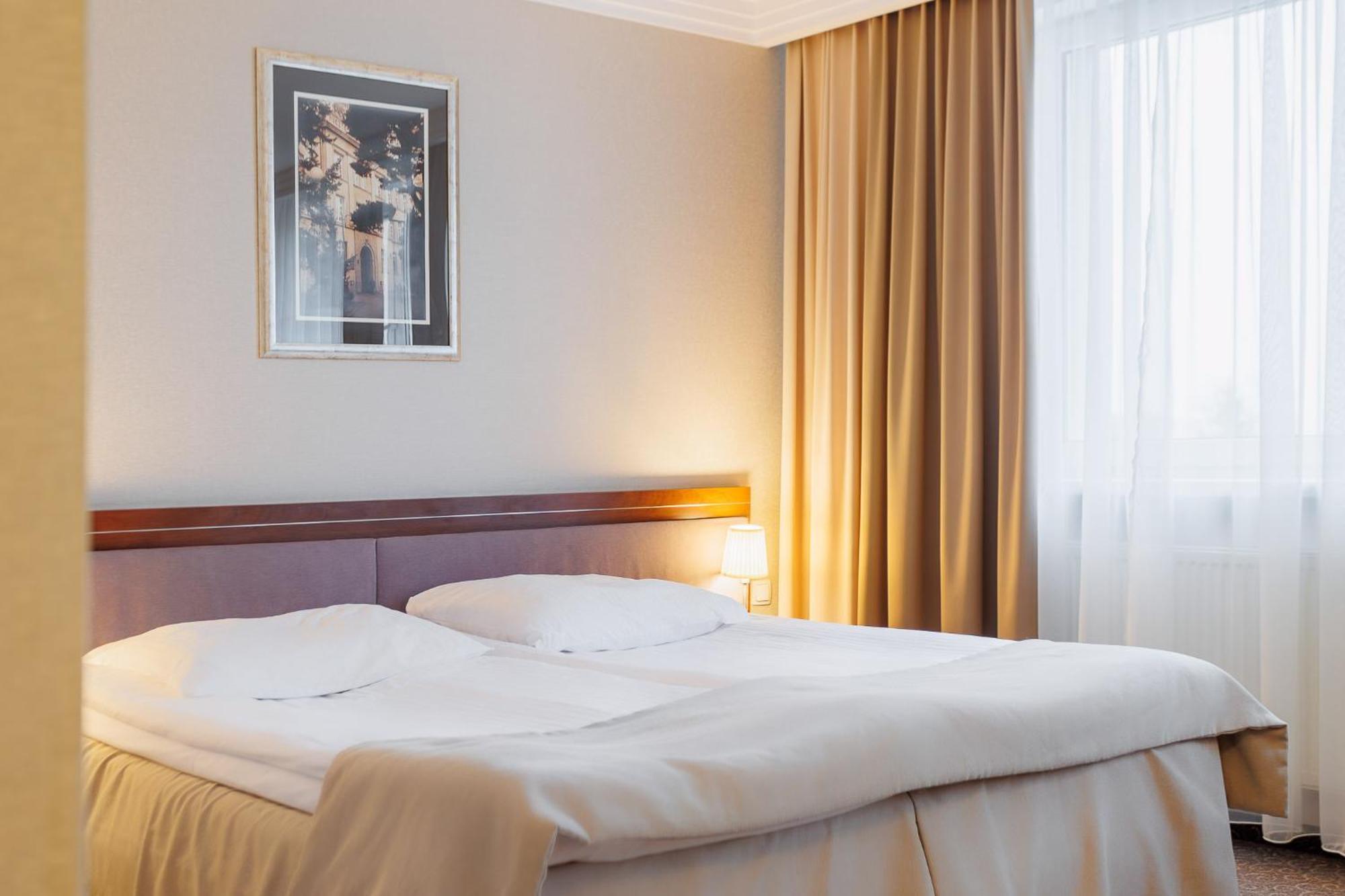 Hotel Tarnovia Tarnow Luaran gambar