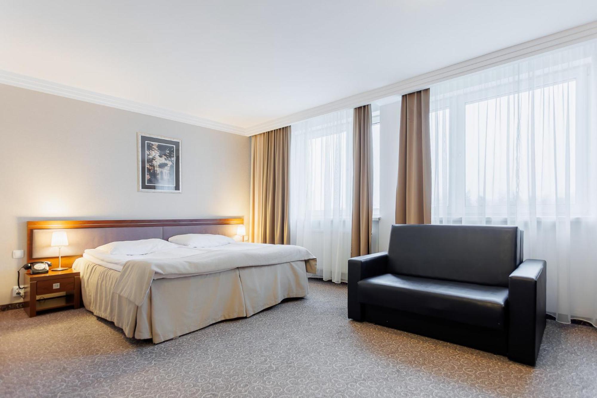 Hotel Tarnovia Tarnow Luaran gambar