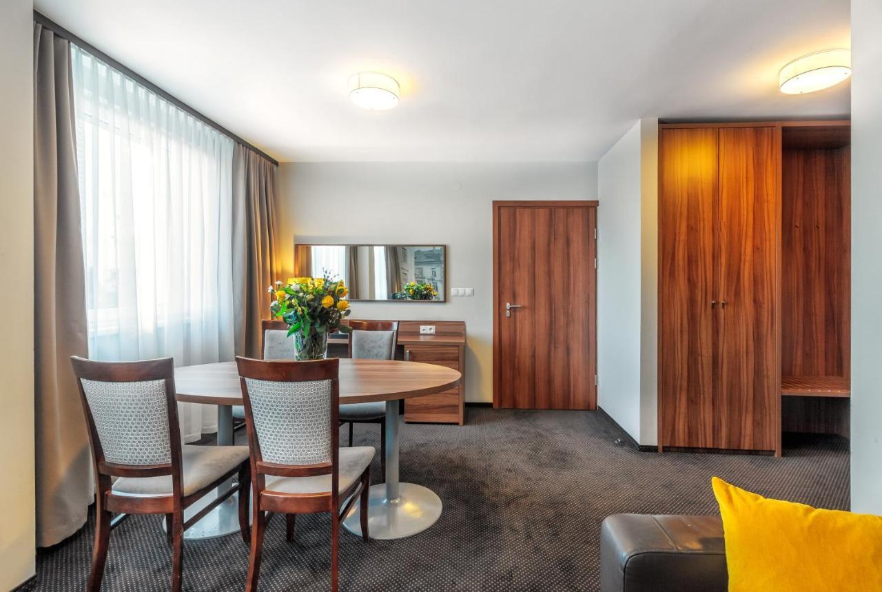 Hotel Tarnovia Tarnow Luaran gambar