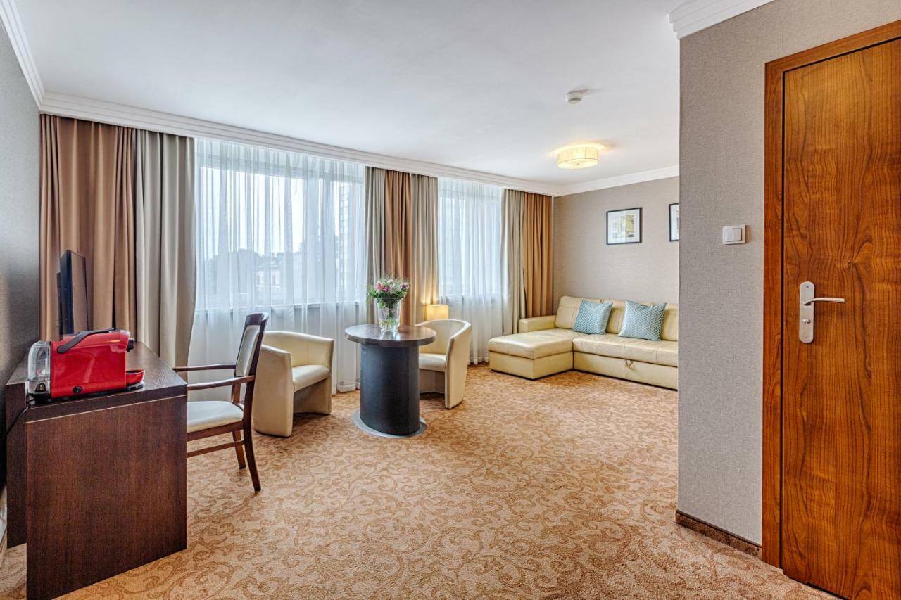 Hotel Tarnovia Tarnow Luaran gambar